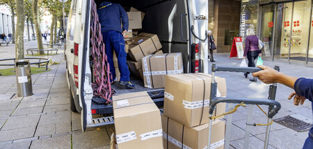 Leiharbeit und Subunternehmertum kann in der Paketbranche ein Ri...