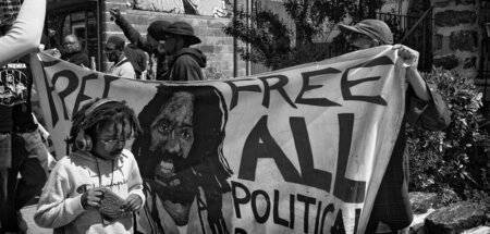 Auch an den politischen Gefangenen Mumia Abu-Jamal wurde in East...