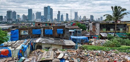 Verdrängt: Behausungen im Slum von Bandra, einem Vorort von Mumb...