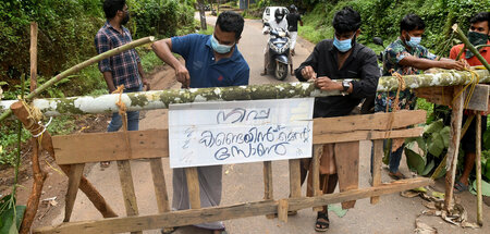 »Nipah-Sperrzone«: Bewohner errichten Straßensperre in Ayancheri...