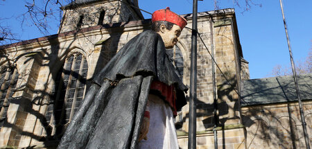 Angesehene Persönlichkeit: Eine Statue der Künstlerin S. Rehberg...