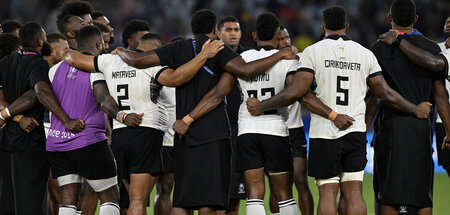 Team Fidschi feiert seinen sensationellen Sieg über Australien i...