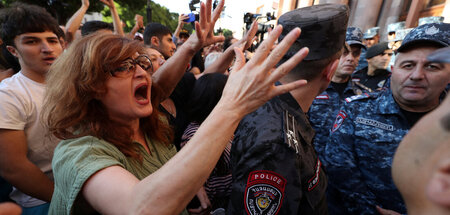 Protest in Armeniens Hauptstadt Jerewan gegen den Krieg um Bergk