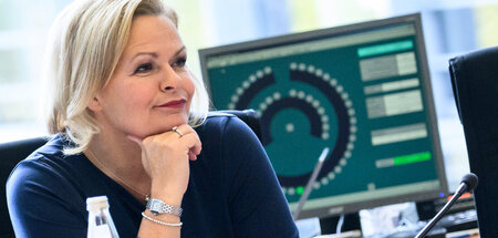 Alles unter Kontrolle: Innenministerin Nancy Faeser (SPD) am Mit... Alles unter Kontrolle: Innenministerin Nancy Faeser (SPD) am Mit...