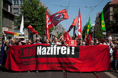 Antifaschistische Proteste, hier gegen ein NPD-Fest in
Berlin-K... Antifaschistische Proteste, hier gegen ein NPD-Fest in
Berlin-K...