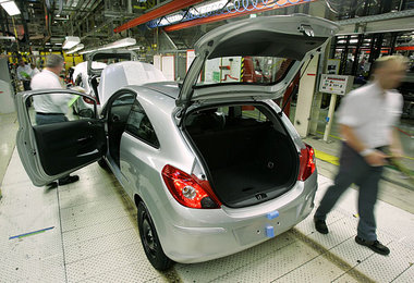 Opel-Werk Eisenach: Der Verkauf des Kleinwagens Corsa wurde
dur... Opel-Werk Eisenach: Der Verkauf des Kleinwagens Corsa wurde
dur...