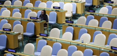 Einsame Zuhörerin: Der Plenarsaal in New York bei der Rede von K... Einsame Zuhörerin: Der Plenarsaal in New York bei der Rede von K...