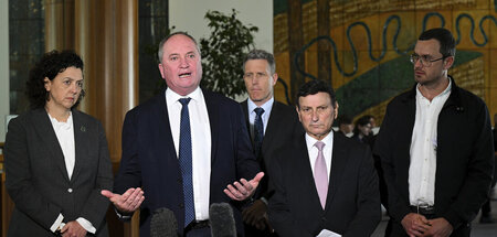 Mitglieder der überparteilichen australischen Delegation, um Ass... Mitglieder der überparteilichen australischen Delegation, um Ass...