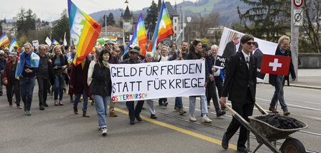 Auch zum Ostermarsch schon auf der Straße: Friedensbewegte in Be... Auch zum Ostermarsch schon auf der Straße: Friedensbewegte in Be...