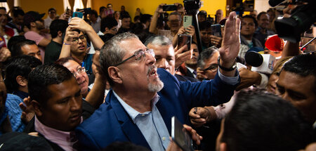 Wahlsieger Bernardo Arévalo bei der Stimmabgabe in Guatemala-Sta...