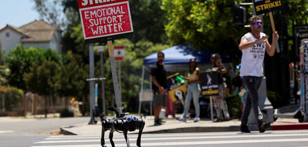 Roboterhund als »Autor für emotionale Unterstützung« im Streik v...