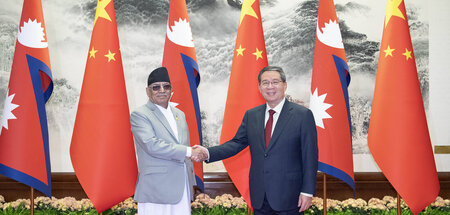 Hoher Besuch: Nepals Premierminister Pushpa Kamal Dahal beim chi... Hoher Besuch: Nepals Premierminister Pushpa Kamal Dahal beim chi...