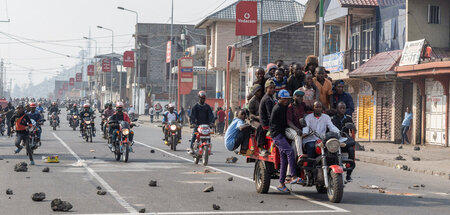Die Gewalt in der DR Kongo muss enden: Protest gegen ein von der... Die Gewalt in der DR Kongo muss enden: Protest gegen ein von der...