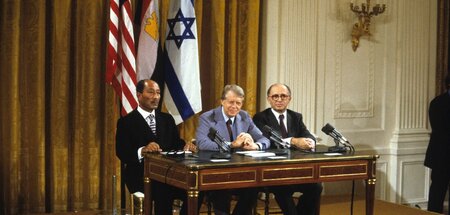 US-Präsident James »Jimmy« Carter (M.) mit dem ägyptischen Präsi...