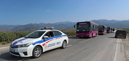 Flüchtlinge aus Bergkarabach erreichen das armenische Dorf Korni