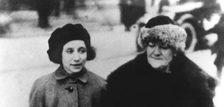 Hertha Gordon (links) mit Clara Zetkin im Jahr 1922