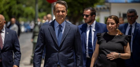 Premier Mitsotakis (M.) kann zufrieden sein mit dem Abschneiden ...