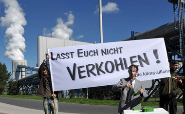 Protest gegen Pilotanlage zur CO2-Abscheidung am Vattenfall-Kohl... Protest gegen Pilotanlage zur CO2-Abscheidung am Vattenfall-Kohl...