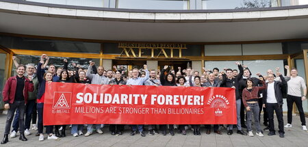 Die Gewerkschafter versammlten sich am Sonntag zu einem Solifoto...