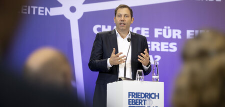 Der Vorsitzende der SPD, Lars Klingbeil, hielt die Grundsatzrede... Der Vorsitzende der SPD, Lars Klingbeil, hielt die Grundsatzrede...