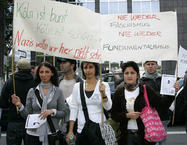 Demonstration gegen den bereits im vergangenen Jahr geplanten – ... Demonstration gegen den bereits im vergangenen Jahr geplanten – ...