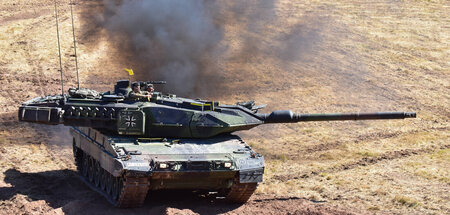 Geht es um Krieg, ist Klimaschutz nachrangig: »Leopard 2« auf de... Geht es um Krieg, ist Klimaschutz nachrangig: »Leopard 2« auf de...
