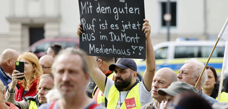 »Französische Zustände«? Protest vor dem Neven-DuMont-Hauses am ...