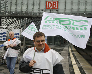 Streik am Berliner Hauptbahnhof im Juli 2007. Die GDL will den b... Streik am Berliner Hauptbahnhof im Juli 2007. Die GDL will den b...