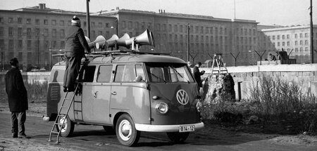 Propaganda von gestern: Ein Lautsprecherwagen des Westberliner S...