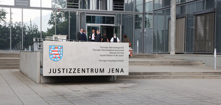 Neonazigruppe »Knockour 51« hatte Verbindungen zu Polizei und Mi...