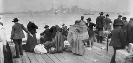 Jüdische Flüchtlinge warten auf die Überfahrt nach Nordamerika: ...