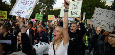 Sie werden auch weiter demonstrieren müssen: Protest gegen das f...