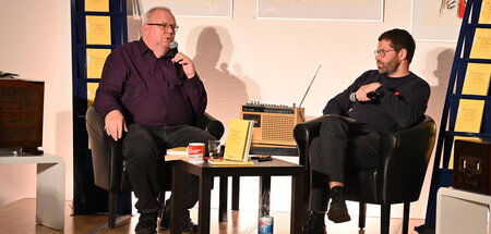 »Klassenkampf im Äther« – André Scheer (l.) spricht mit jW-Redak...