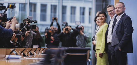 Blick nach links: Sahra Wagenknecht und Mitstreiter am Montag in...