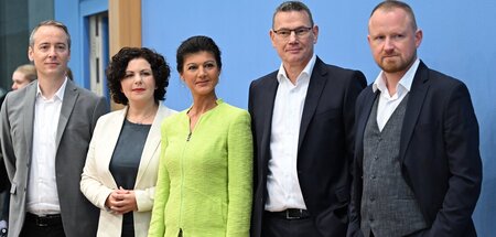 Sahra Wagenknecht (M.) mit Vorstandsmitgliedern des »Bündnisses ...