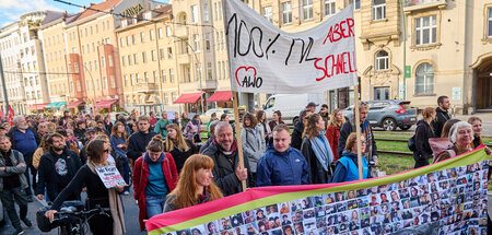 »Soziale Arbeit am Limit«: Rund 300 Sozialarbeiter protest... »Soziale Arbeit am Limit«: Rund 300 Sozialarbeiter protest...