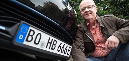 Satan hat ein neues Nummernschild Satan hat ein neues Nummernschild