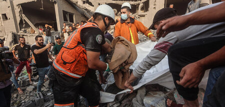 Bergung Verschütteter nach einem Luftangriff auf Gaza (25.10.202...