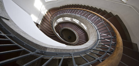 Freischwingende Jugendstiltreppe an der Bauhaus-Universität Weim... Freischwingende Jugendstiltreppe an der Bauhaus-Universität Weim...