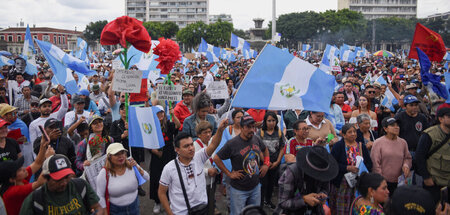 Teilnehmende eines Protestmarsches in Guatemala-Stadt (20.10.202...