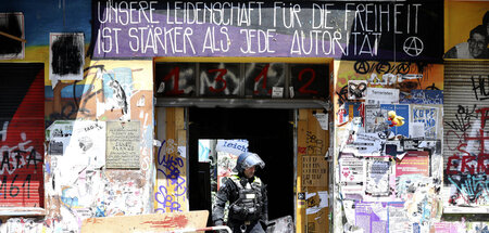 Polizeieinsatz am Haus Rigaer Straße 94 in Berlin-Friedrichshain...
