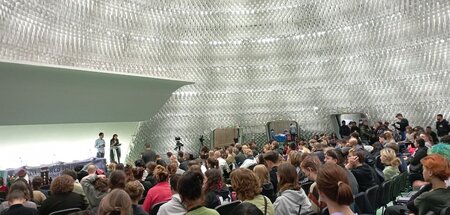 Unterwegs zu einem neuen Internationalismus: Weltjugendkonferenz... Unterwegs zu einem neuen Internationalismus: Weltjugendkonferenz...