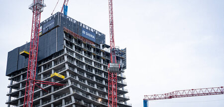 Symbol für das Benko-Chaos: Die Bauarbeiten am Elbtower in Hambu... Symbol für das Benko-Chaos: Die Bauarbeiten am Elbtower in Hambu...