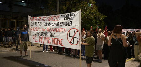 Hunderte Antifaschisten protestieren am 1. November in Athen tro... Hunderte Antifaschisten protestieren am 1. November in Athen tro...