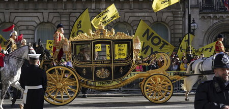 Kein Prinz auf der Erbse: Antimonarchischer Protest in London (7... Kein Prinz auf der Erbse: Antimonarchischer Protest in London (7...