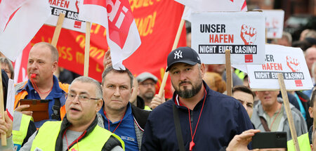 »Unser Hafen – nicht euer Casino!«: Demonstration gegen den Ausv... »Unser Hafen – nicht euer Casino!«: Demonstration gegen den Ausv...