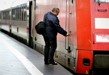 Wenn die GDL-Lokführer der Saarbahn den Zugverkehr lahmlegen, wo... Wenn die GDL-Lokführer der Saarbahn den Zugverkehr lahmlegen, wo...