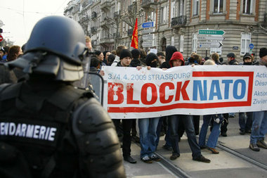 Die Polizei setzte am 4. April alles daran, eine große Antikrieg...