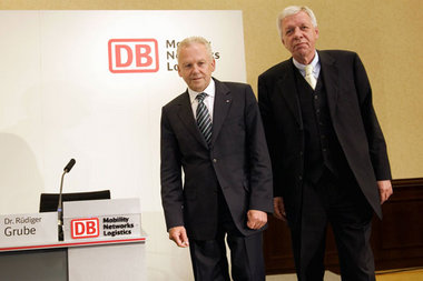 Die Vorstands- und Aufsichtratschefs der Bahn AG, Rüdiger Grube ...