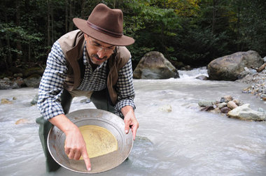 Spurensuche im alten Königreich Kolchis: »Die Goldfahnder« Spurensuche im alten Königreich Kolchis: »Die Goldfahnder«